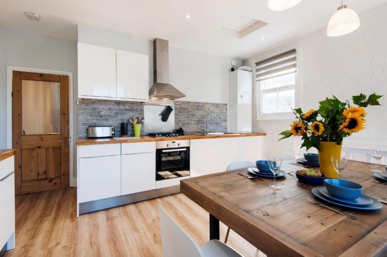 Modern Family Home In London Close To Amenities And Train Exterior foto