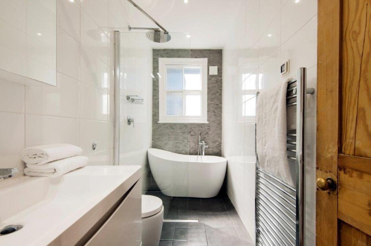 Modern Family Home In London Close To Amenities And Train Exterior foto